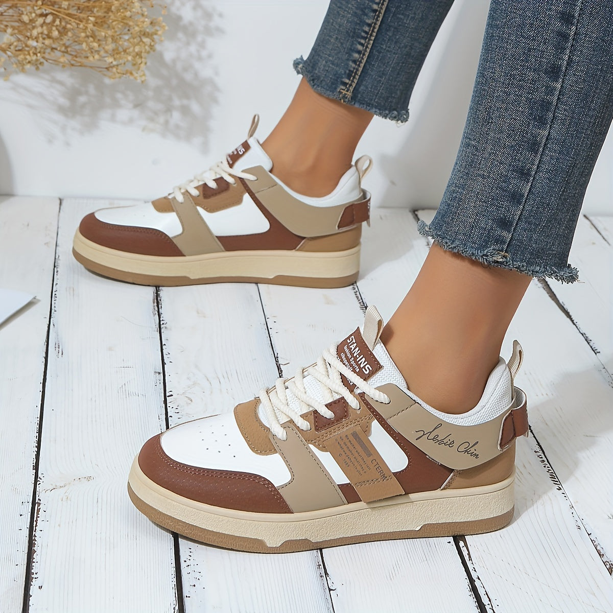 Sneakers alla Moda con Design a Blocchi di Colore Marrone per Donna