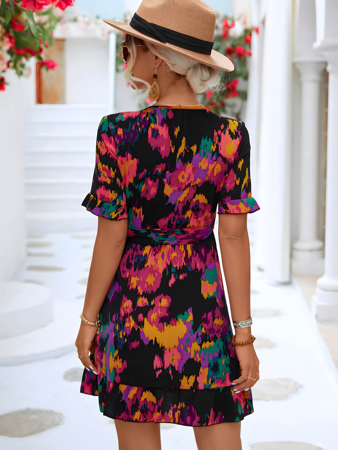 Abito Bloom Grace con Maniche Fluttuanti e Vita Legata per un'Eleganza Senza Sforzo Stile Italiano