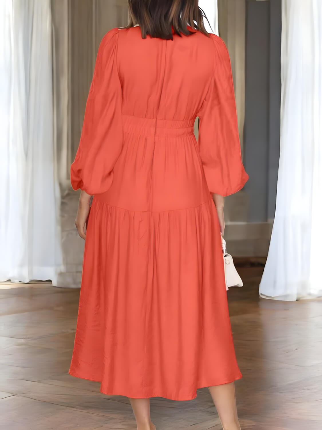 Abito Maxi con Maniche a Palloncino e Scollatura a V Profonda per Eleganza Stile Italiano