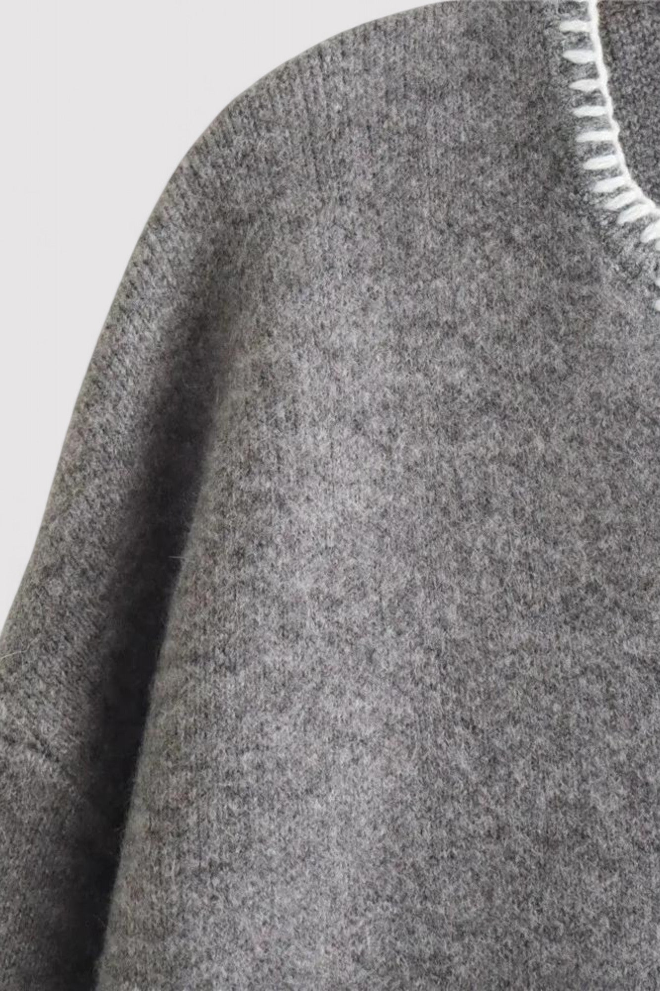 Maglione da Donna con Collo a V Elegante e Versatile per Ogni Occasione Stile Italiano