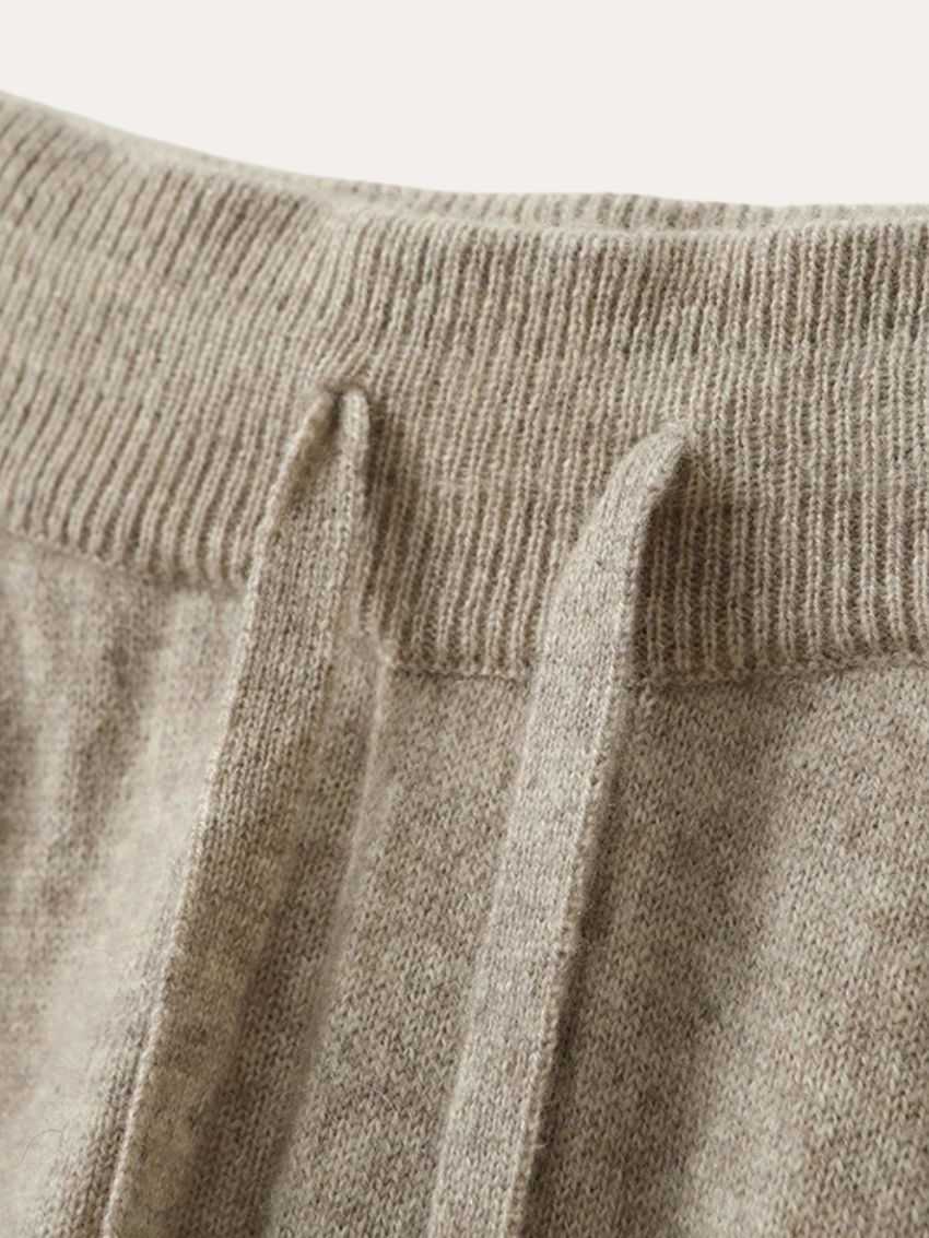 Pantaloni in Cashmere Beige – Morbidezza & Eleganza