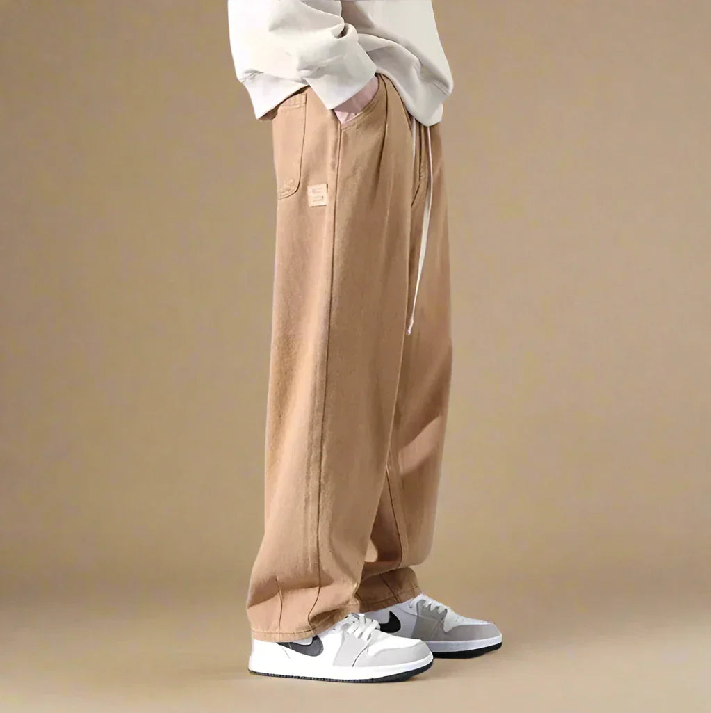 Pantaloni streetwear larghi per uomo con tasche cargo e design moderno