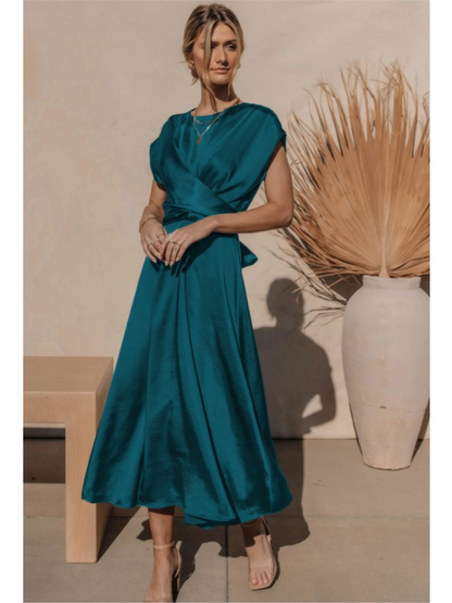 Abito Elegante in Satin con Incrocio per Occasioni Speciali Stile Italiano