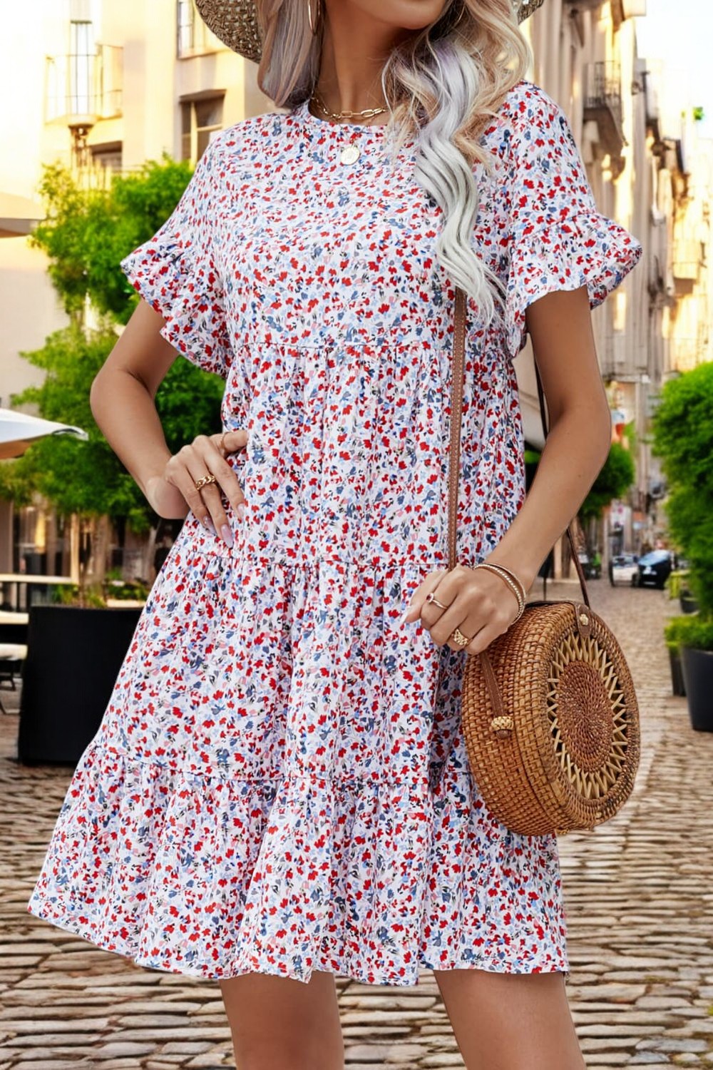 Abito Estivo Elegante con Maniche a Volant e Fiori Stile Italiano