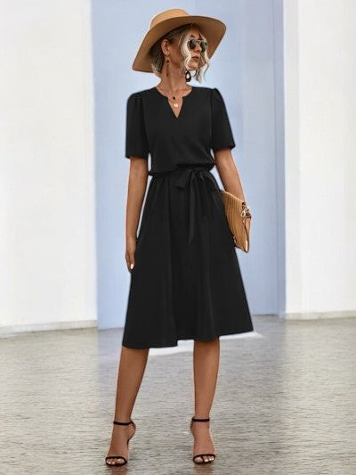 Abito Estivo con Collo a V e Cintura Regolabile per uno Stile Solare Senza Sforzo Stile Italiano