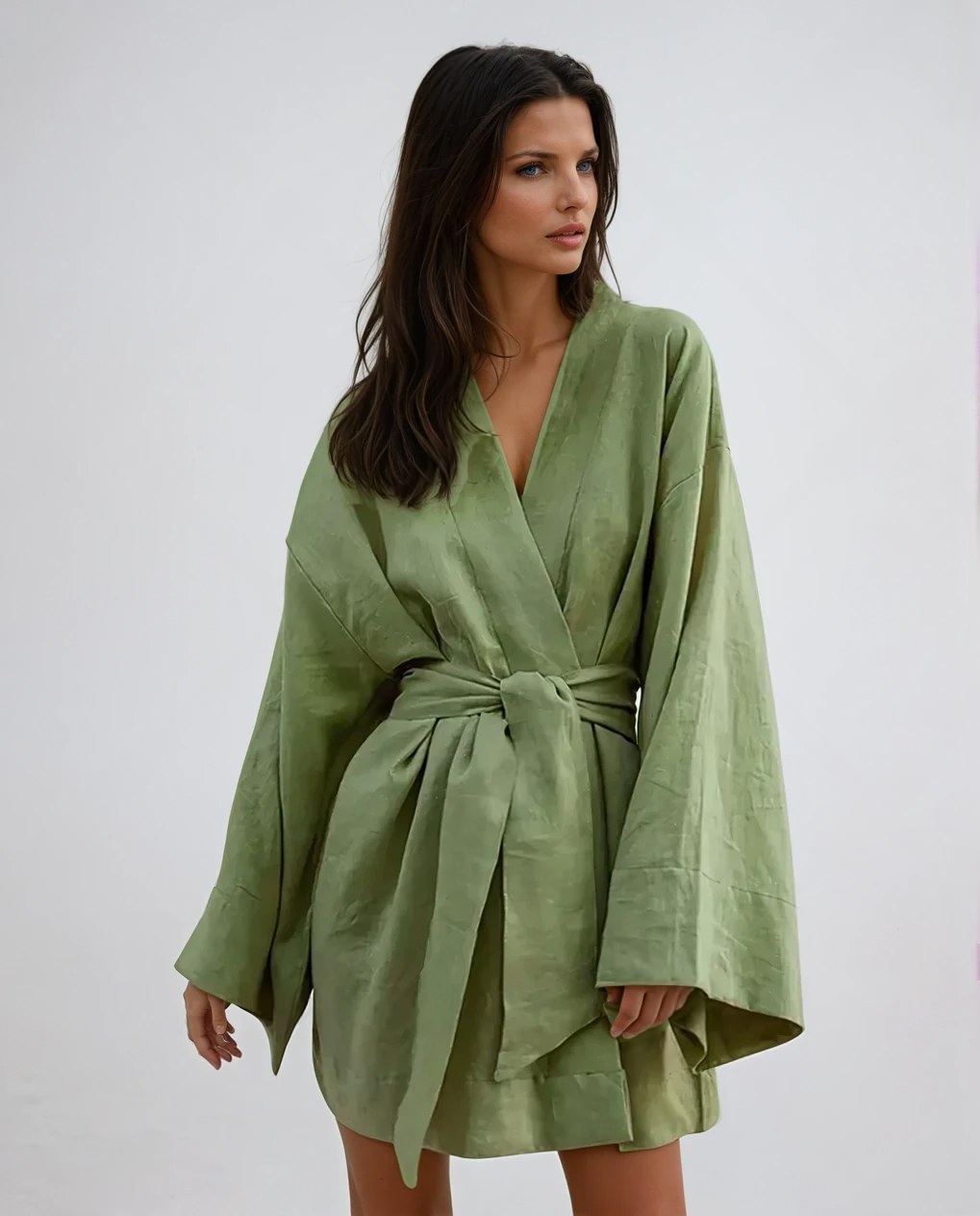 Abito Mini Elegante con Lacci per una Raffinata Sophistication Stile Italiano