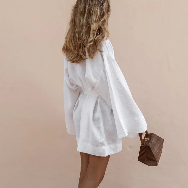 Abito Mini Elegante con Lacci per una Raffinata Sophistication Stile Italiano