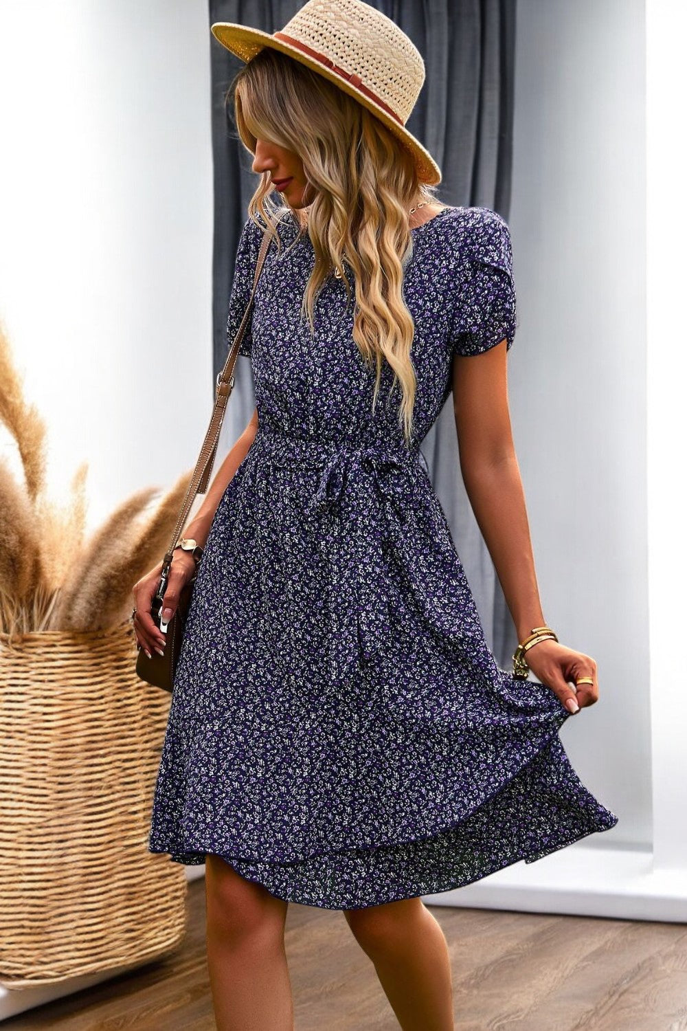 Abito Mini a Maniche a Petalo con Cintura per uno Stile Estivo Chic Stile Italiano