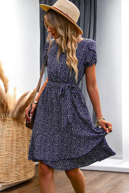 Abito Mini a Maniche a Petalo con Cintura per uno Stile Estivo Chic Stile Italiano