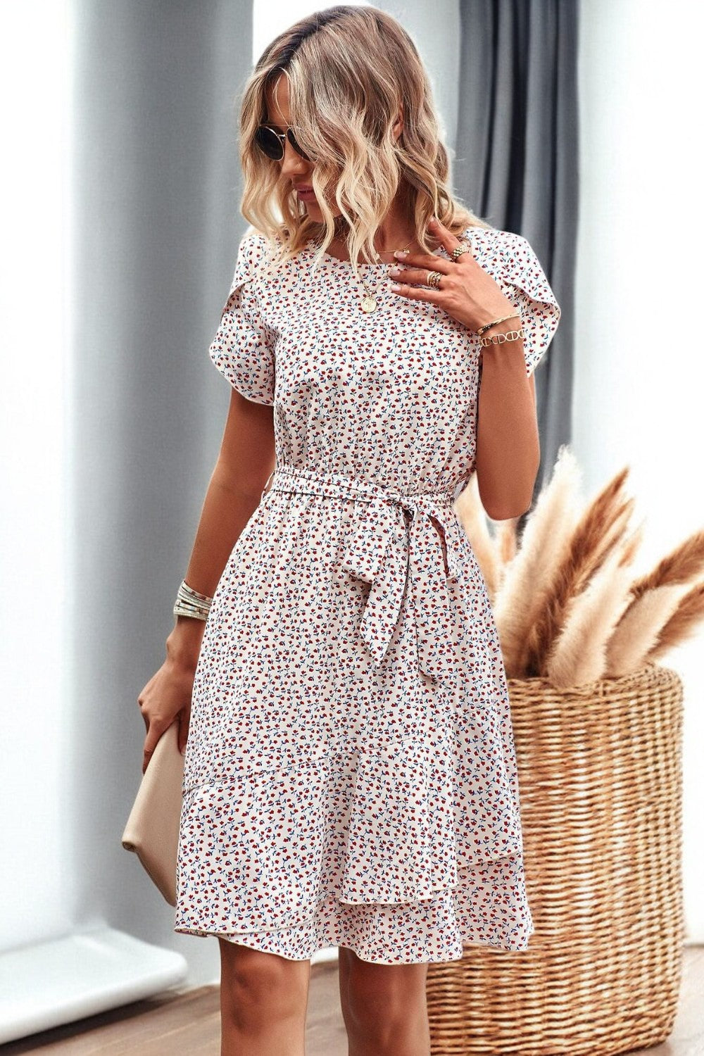Abito Mini a Maniche a Petalo con Cintura per uno Stile Estivo Chic Stile Italiano