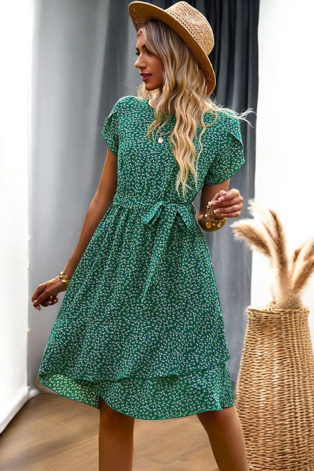 Abito Mini a Maniche a Petalo con Cintura per uno Stile Estivo Chic Stile Italiano