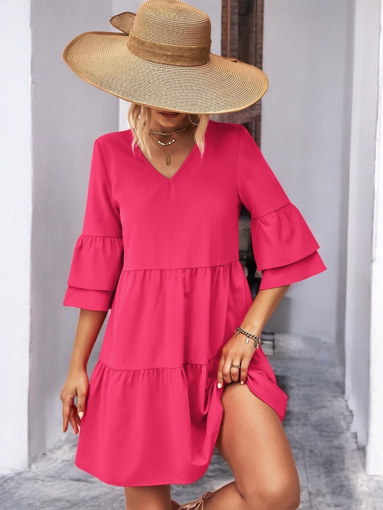 Abito Mini con Scollo a V e Maniche a Campana per uno Stile Senza Sforzo Stile Italiano