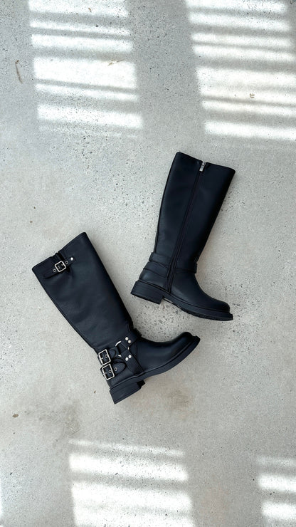 Claudia - Stivali da combattimento edgy neri con dettagli metallici