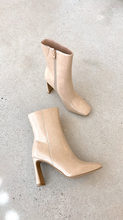 Clara - Stivaletti con tacco alto e design moderno