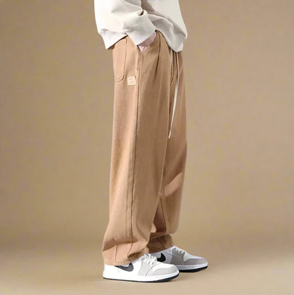 Pantaloni streetwear larghi per uomo con tasche cargo e design moderno